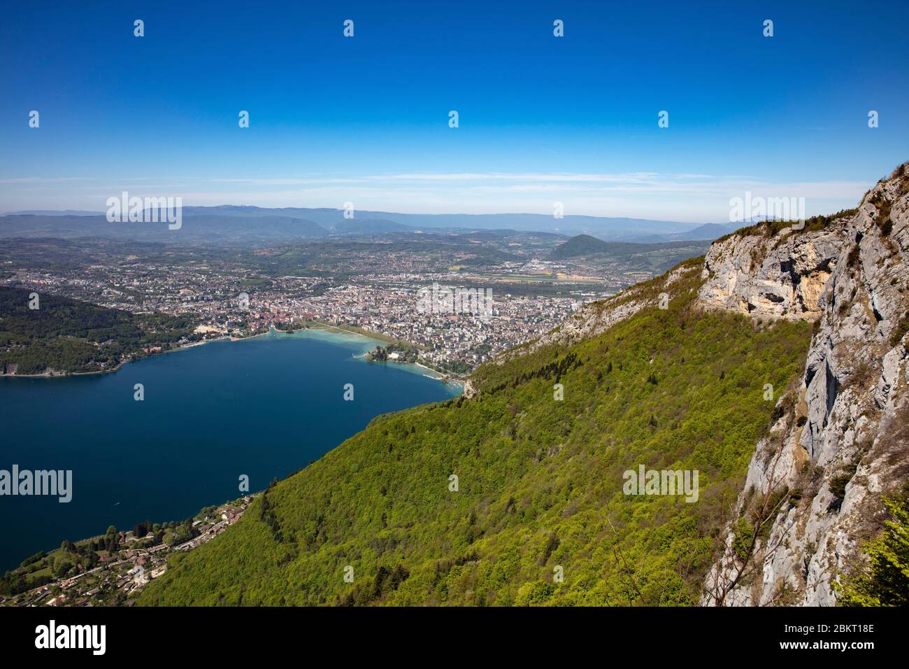 Frankreich, Haute Savoie, Annecy, Vogelperspektive der Stadt Annecy vom Mont Veyrier aus gesehen (1291 m) Stockfoto