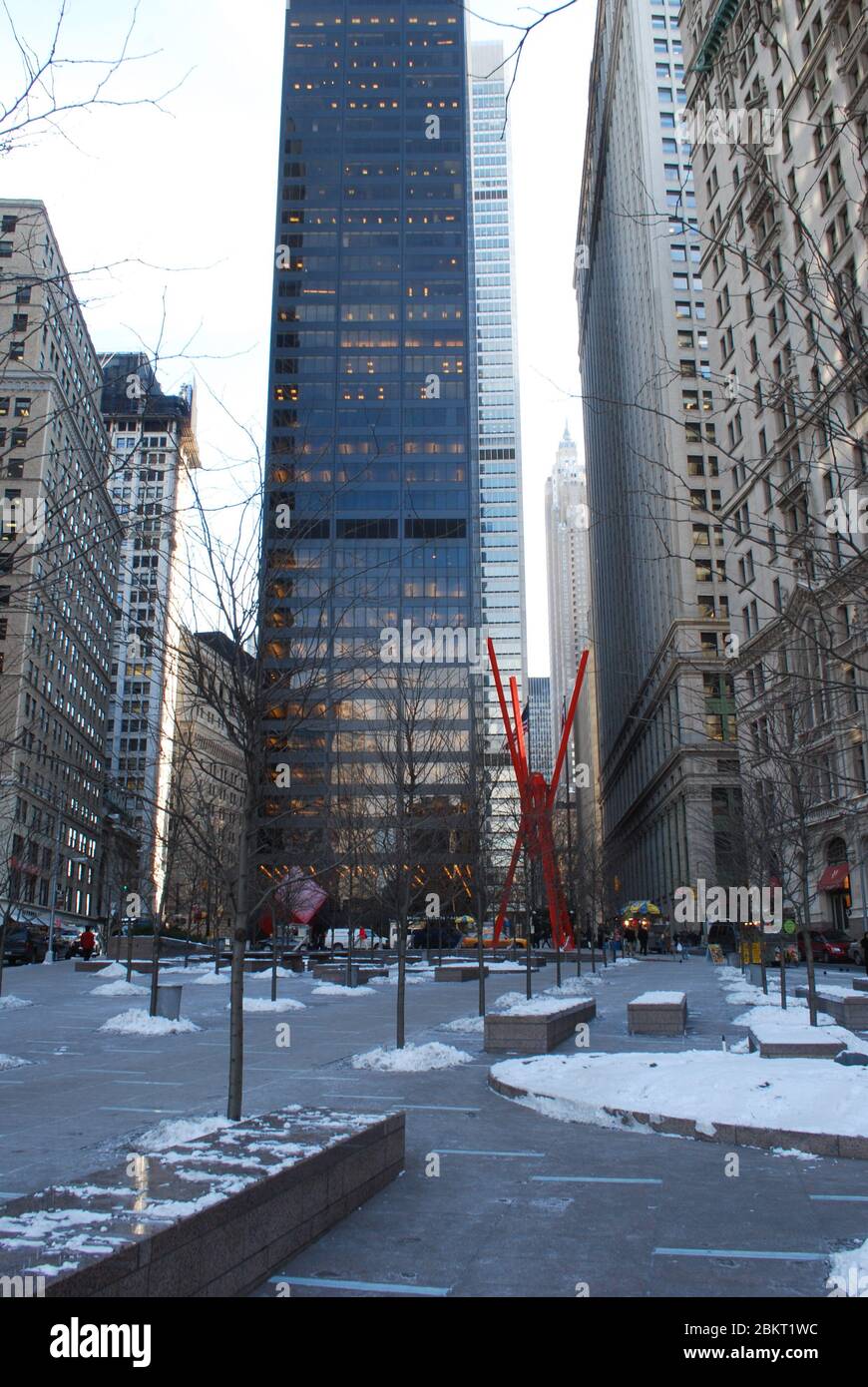 Finanzdistrikt Manhattan Black Tower Skyscraper Glass 140 Broadway, New York, NYC Vereinigte Staaten Gordon Bunshhaft Stockfoto