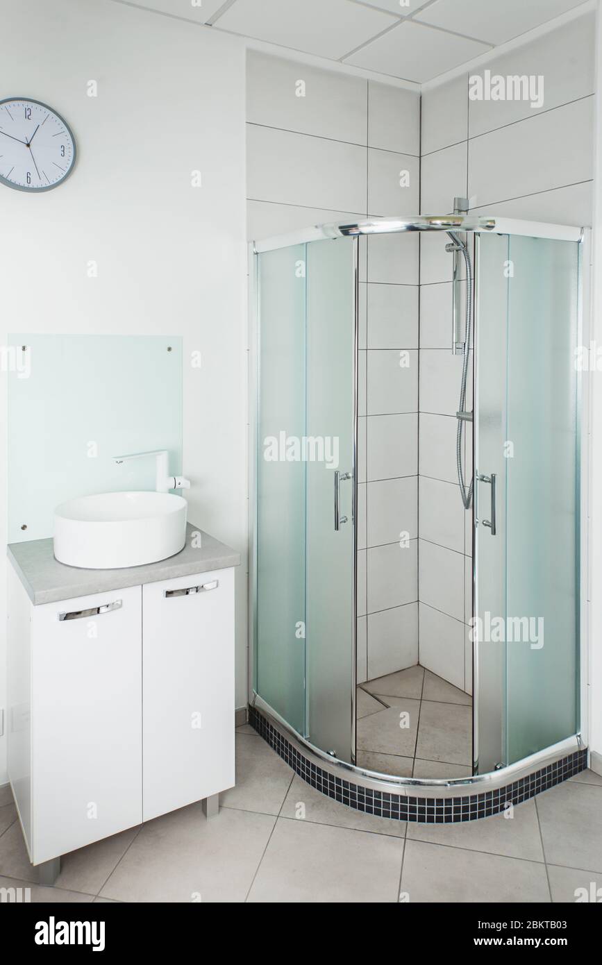 Disabled Toilet And Shower Stockfotos und -bilder Kaufen - Seite 2 - Alamy