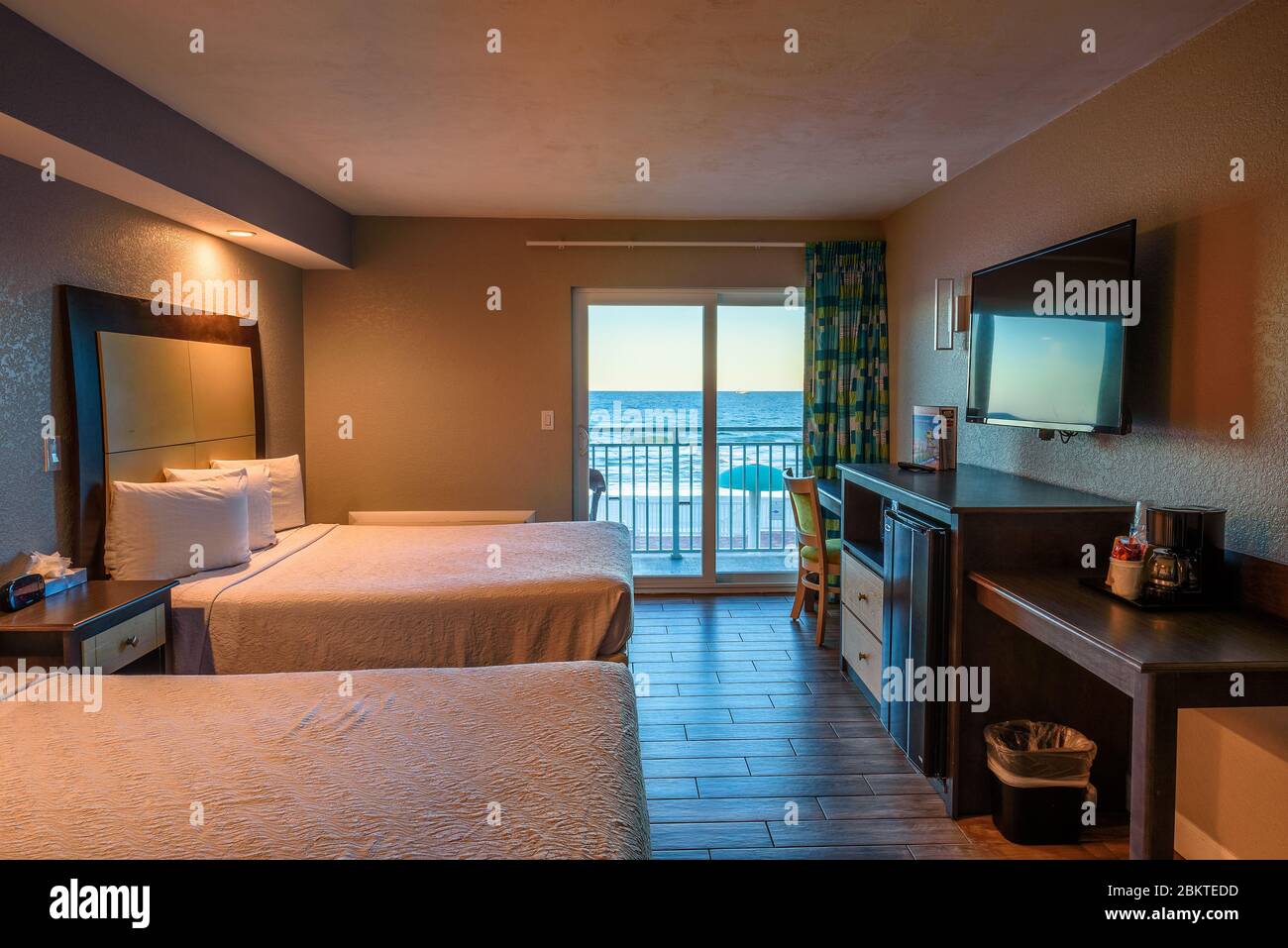 Zimmereinrichtung im Boardwalk Inn and Suites Hotel in Florida Stockfoto