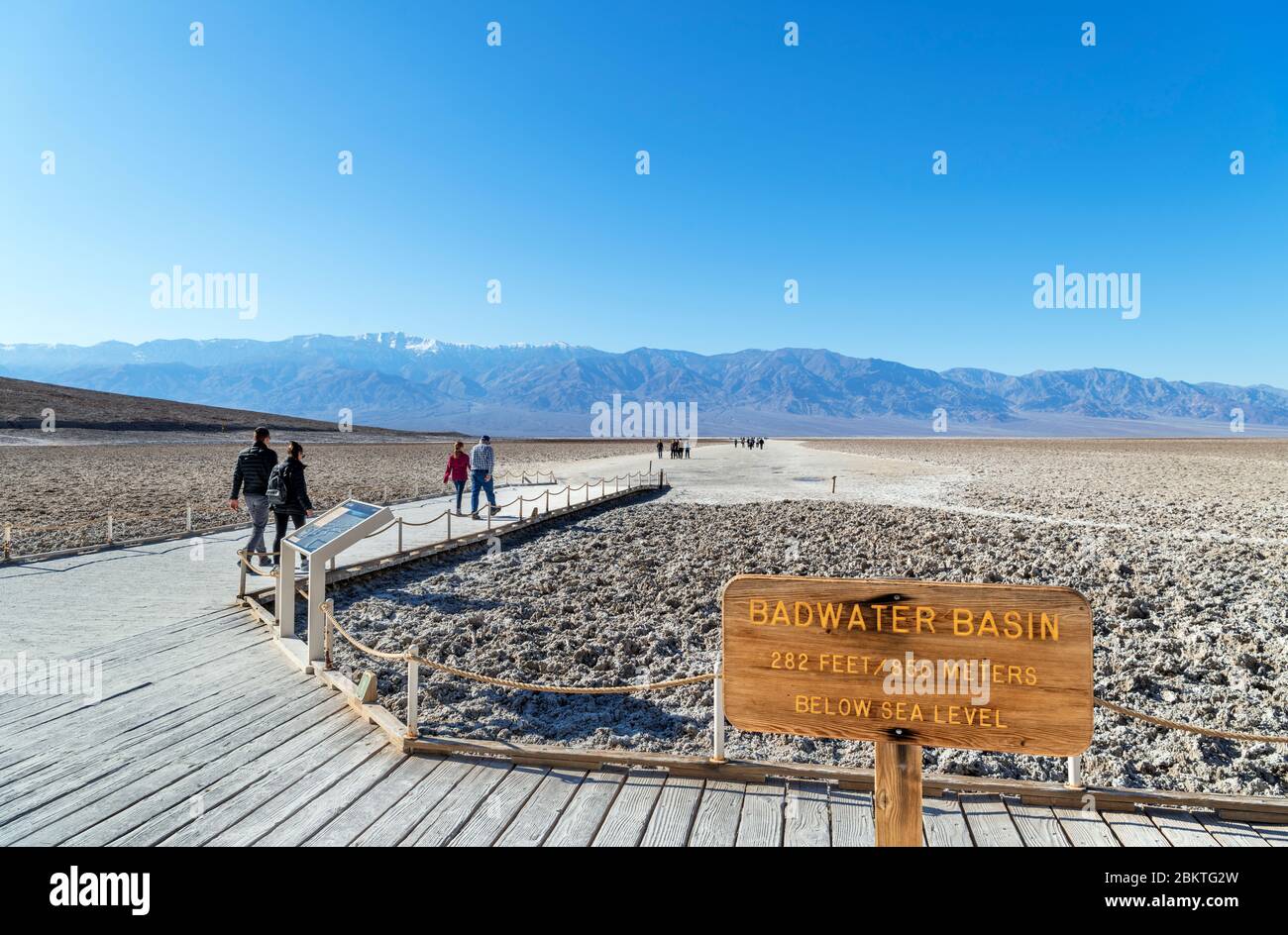 Badwater Basin, der niedrigste Punkt in Nordamerika, Death Valley National Park, Kalifornien, USA Stockfoto