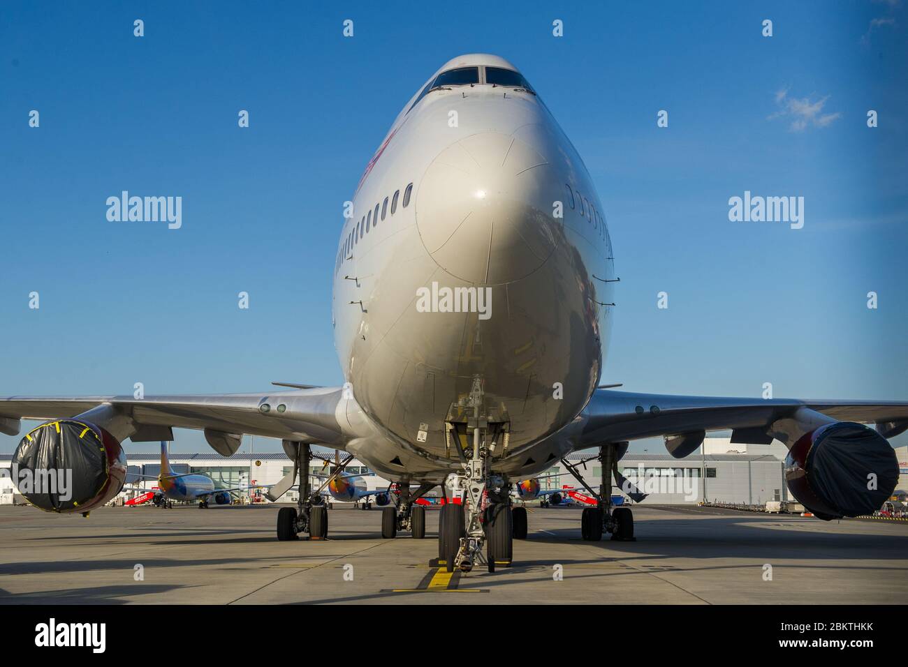 Glasgow, Großbritannien. Mai 2020. Im Bild: Virgin Atlantic (Ruby Tuesday) der Boeing 747-400 Jumbo Jet wird während der verlängerten Sperrung des Coronavirus (COVID19) auf unbestimmte Zeit am Flughafen Glasgow geerdet. Virgin Atlantic kündigte an, dass auch ihre Operationen in Gatwick geschlossen bleiben werden, was massive Auswirkungen auf andere Fluggesellschaften und den Süden Englands haben wird. Quelle: Colin Fisher/Alamy Live News Stockfoto