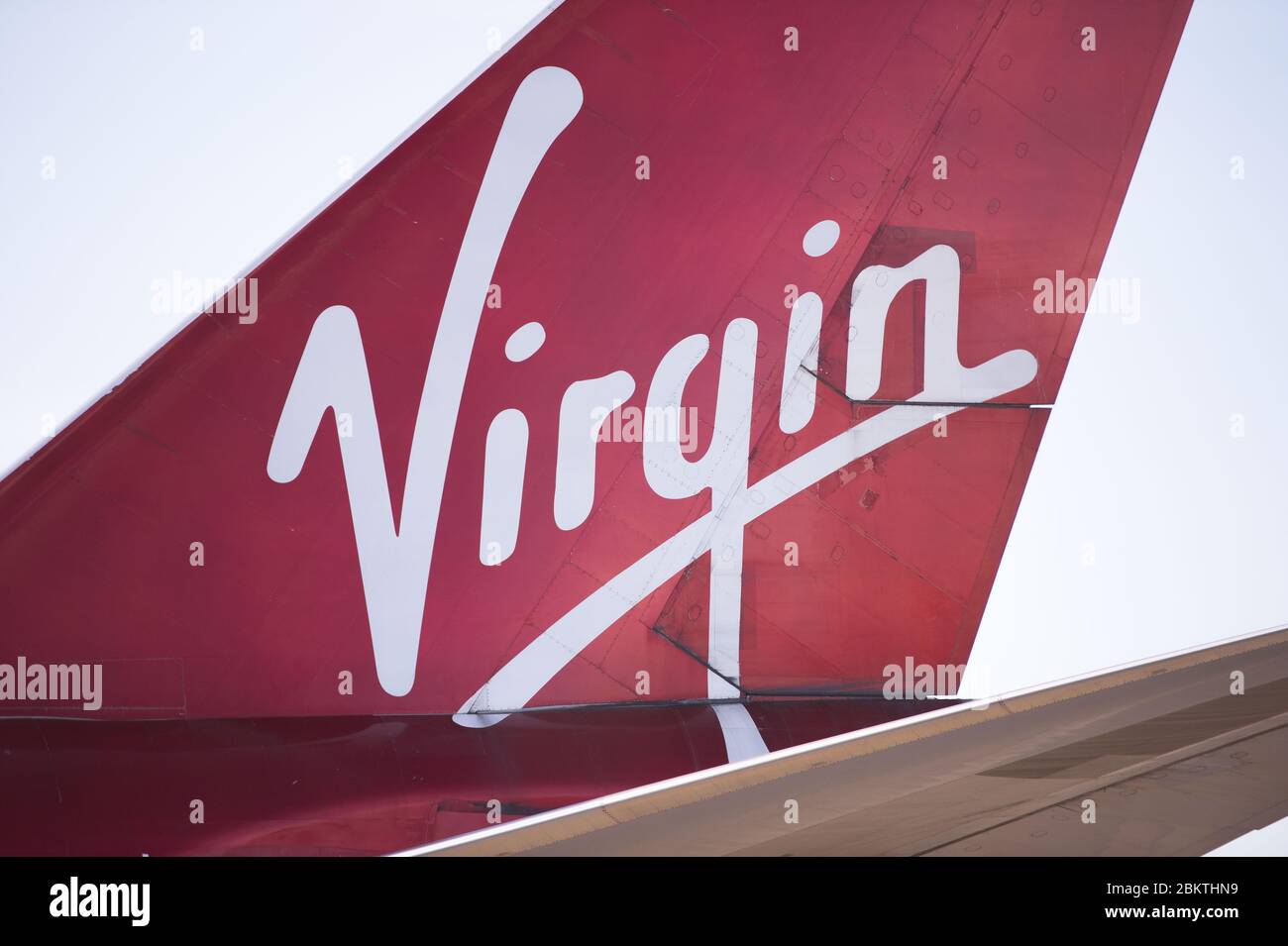 Glasgow, Großbritannien. Mai 2020. Im Bild: Virgin Atlantic (Ruby Tuesday) der Boeing 747-400 Jumbo Jet wird während der verlängerten Sperrung des Coronavirus (COVID19) auf unbestimmte Zeit am Flughafen Glasgow geerdet. Virgin Atlantic kündigte an, dass auch ihre Operationen in Gatwick geschlossen bleiben werden, was massive Auswirkungen auf andere Fluggesellschaften und den Süden Englands haben wird. Quelle: Colin Fisher/Alamy Live News Stockfoto