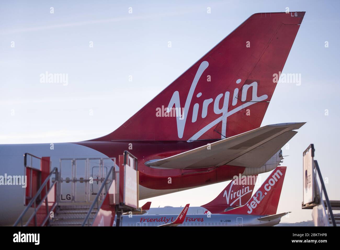 Glasgow, Großbritannien. Mai 2020. Im Bild: Virgin Atlantic (Ruby Tuesday) der Boeing 747-400 Jumbo Jet wird während der verlängerten Sperrung des Coronavirus (COVID19) auf unbestimmte Zeit am Flughafen Glasgow geerdet. Virgin Atlantic kündigte an, dass auch ihre Operationen in Gatwick geschlossen bleiben werden, was massive Auswirkungen auf andere Fluggesellschaften und den Süden Englands haben wird. Quelle: Colin Fisher/Alamy Live News Stockfoto