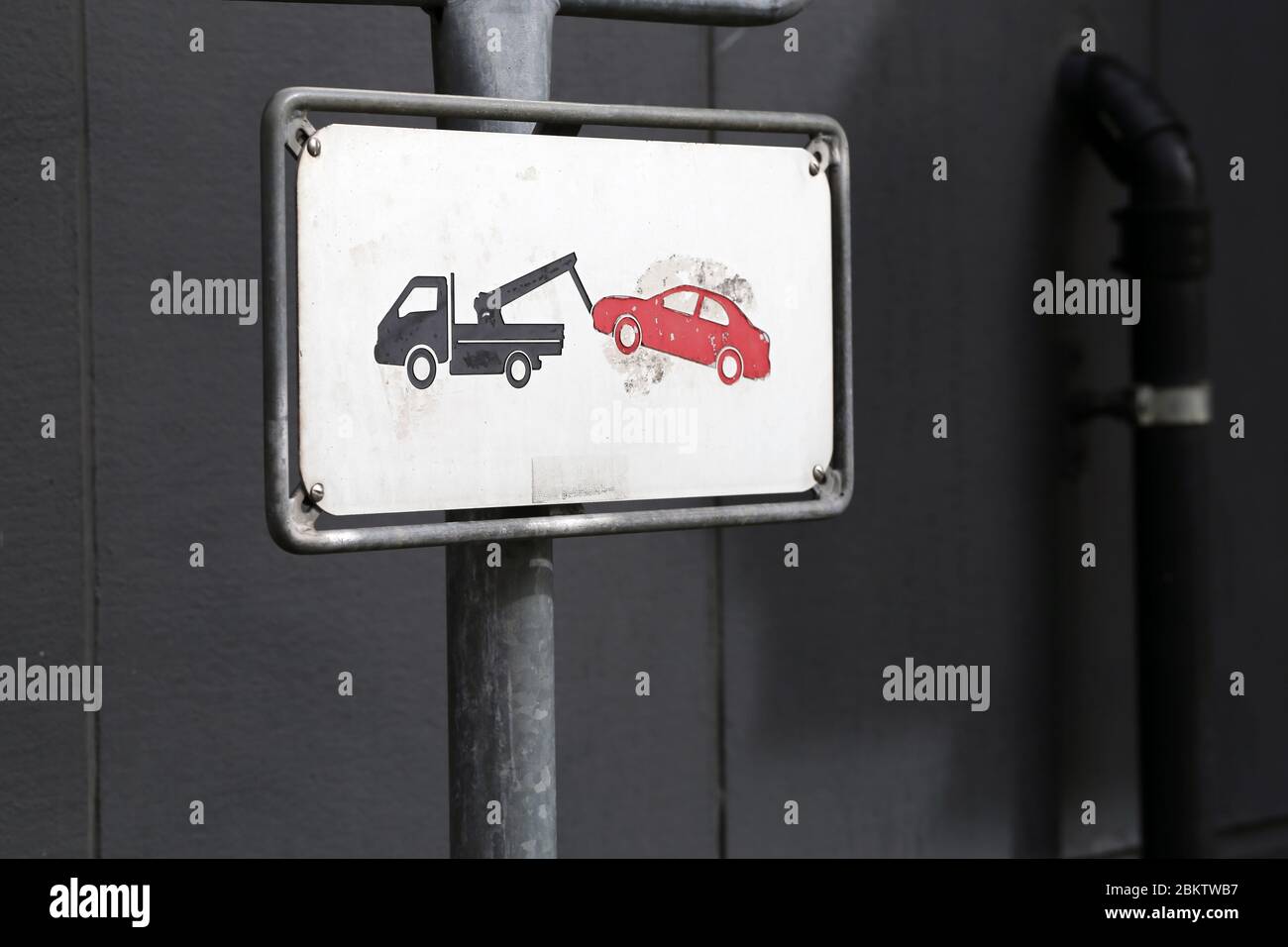 Schild Das Sagt Dass Es Verboten Ist Hier Zu Parken Oder Wenn Sie schild-das-sagt-dass-es-verboten-ist-hier-zu-parken-oder-wenn-sie