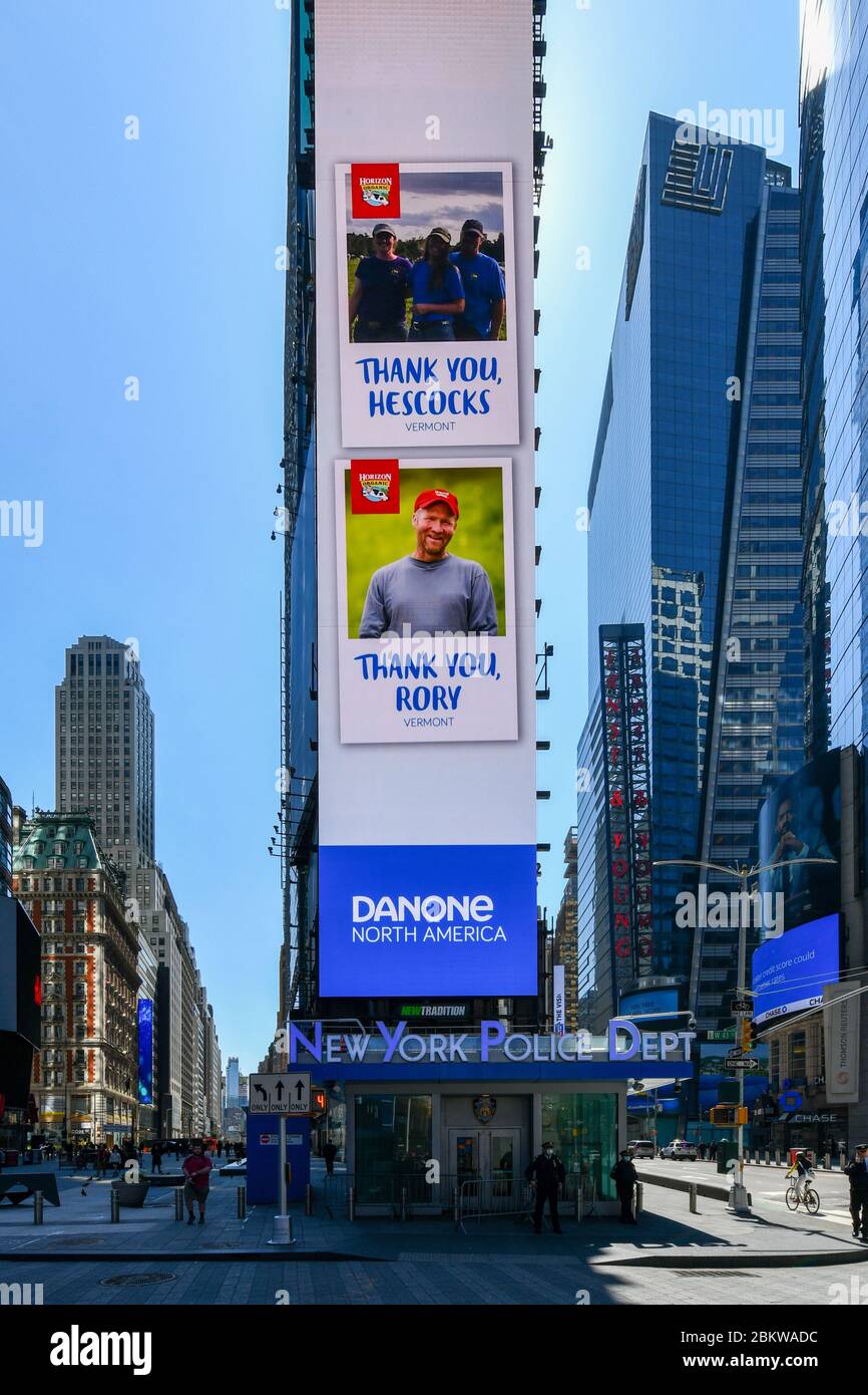 New York - Apr 19, 2020: Ein Blick Times Square nach Selbstquarantäne und soziale Distanzierung wurde in New York City eingesetzt, um die Ausbreitung der c Stockfoto