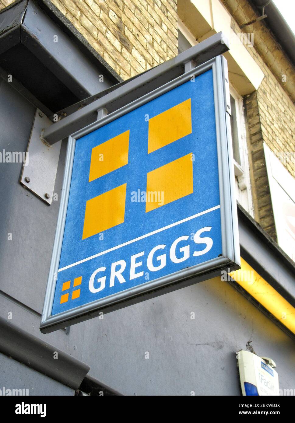 Vereinigtes Königreich. Mai 2020. Greggs Bäcker-Logo in einem Geschäft, Greggs Bäckerei-Kette hoffen, Eröffnung in Kürze zu testen. Kredit: Keith Mayhew/SOPA Images/ZUMA Wire/Alamy Live News Stockfoto