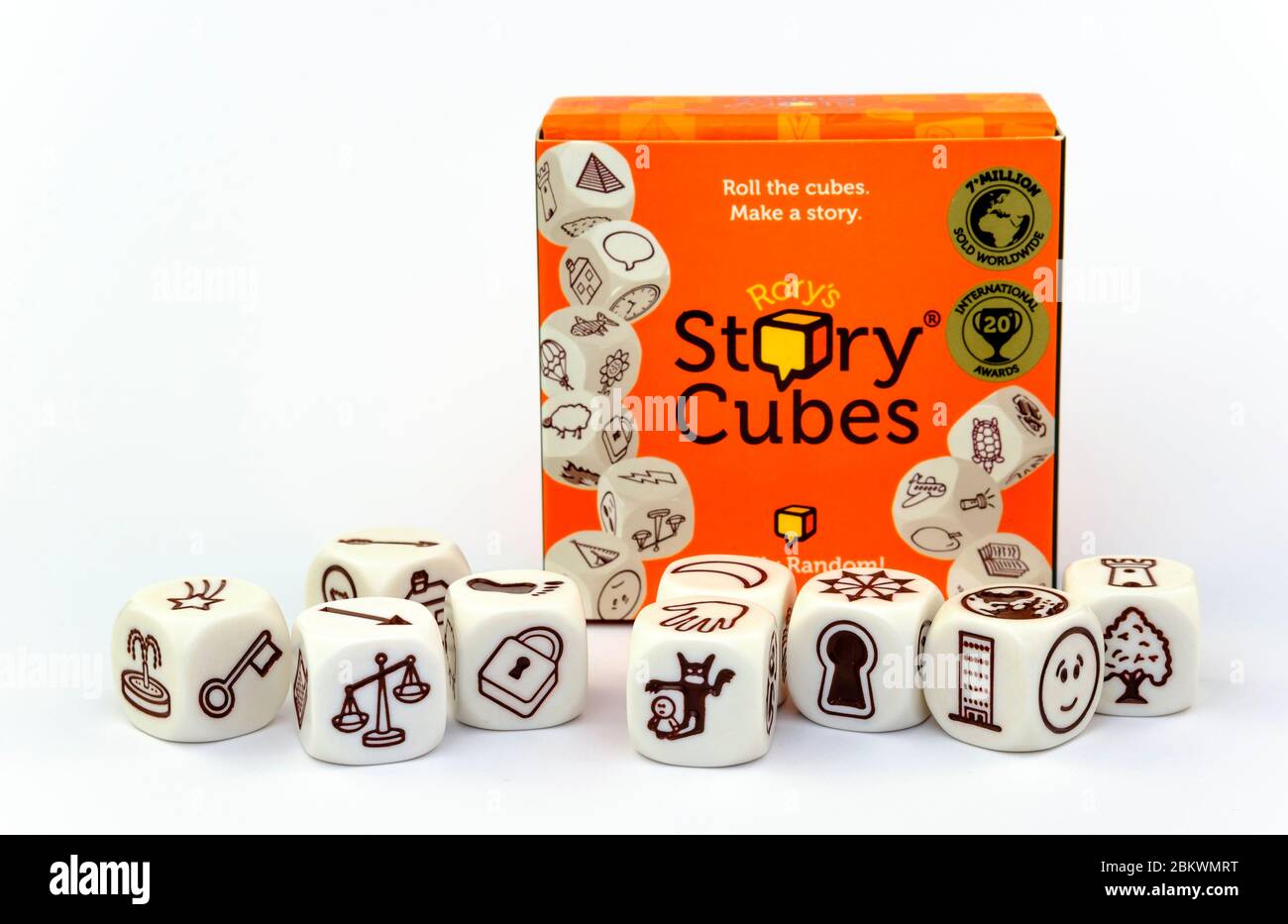 Stone / Großbritannien - 1. Mai 2020: Rory's Story Cubes. Preisgekrönte beliebte Tischspiel isoliert auf weiß. Stockfoto