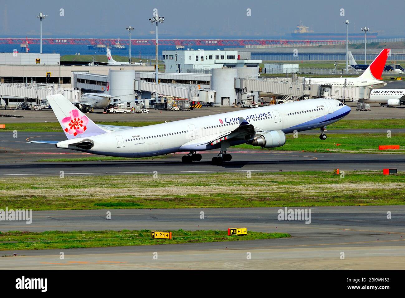 China Airlines, Taiwan, Airbus, A330-300, B-18353, Take Off, Flughafen Tokio Haneda, Tokio, Japan Stockfoto