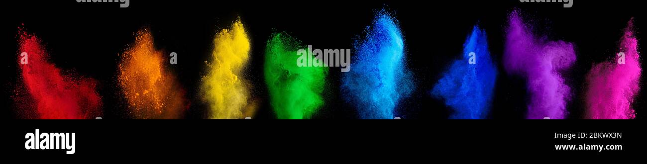 Set Sammlung von bunten Regenbogen holi Farbe Pulver Explosion isoliert auf dunkelschwarzem Hintergrund. Rot orange gelb grün cyan blau lila rosa Stockfoto