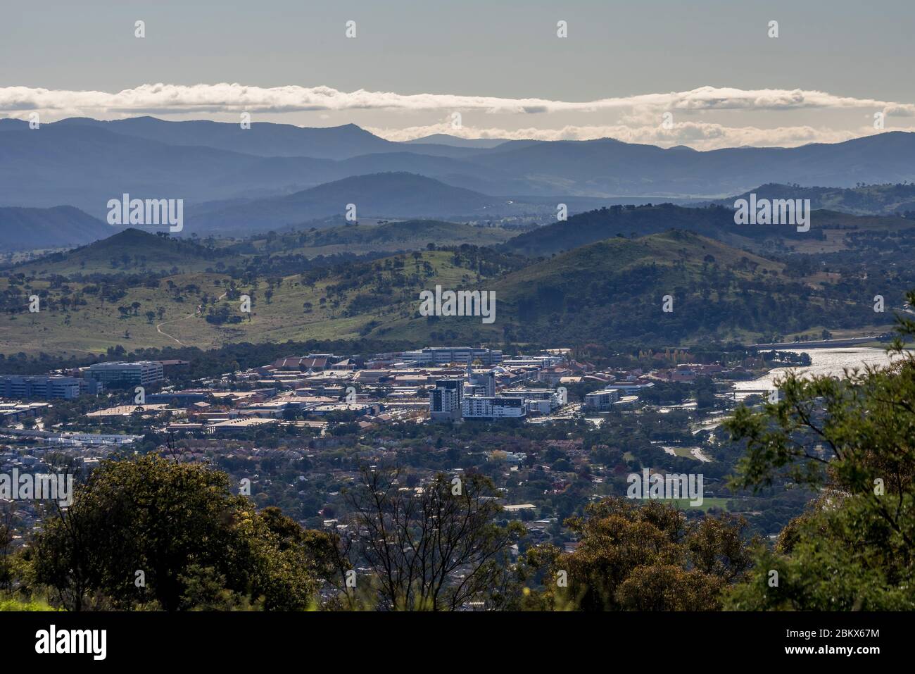 Tuggeranong Town Centre viwed aus Tuggeranong Hill, Canberra, Australien Stockfoto