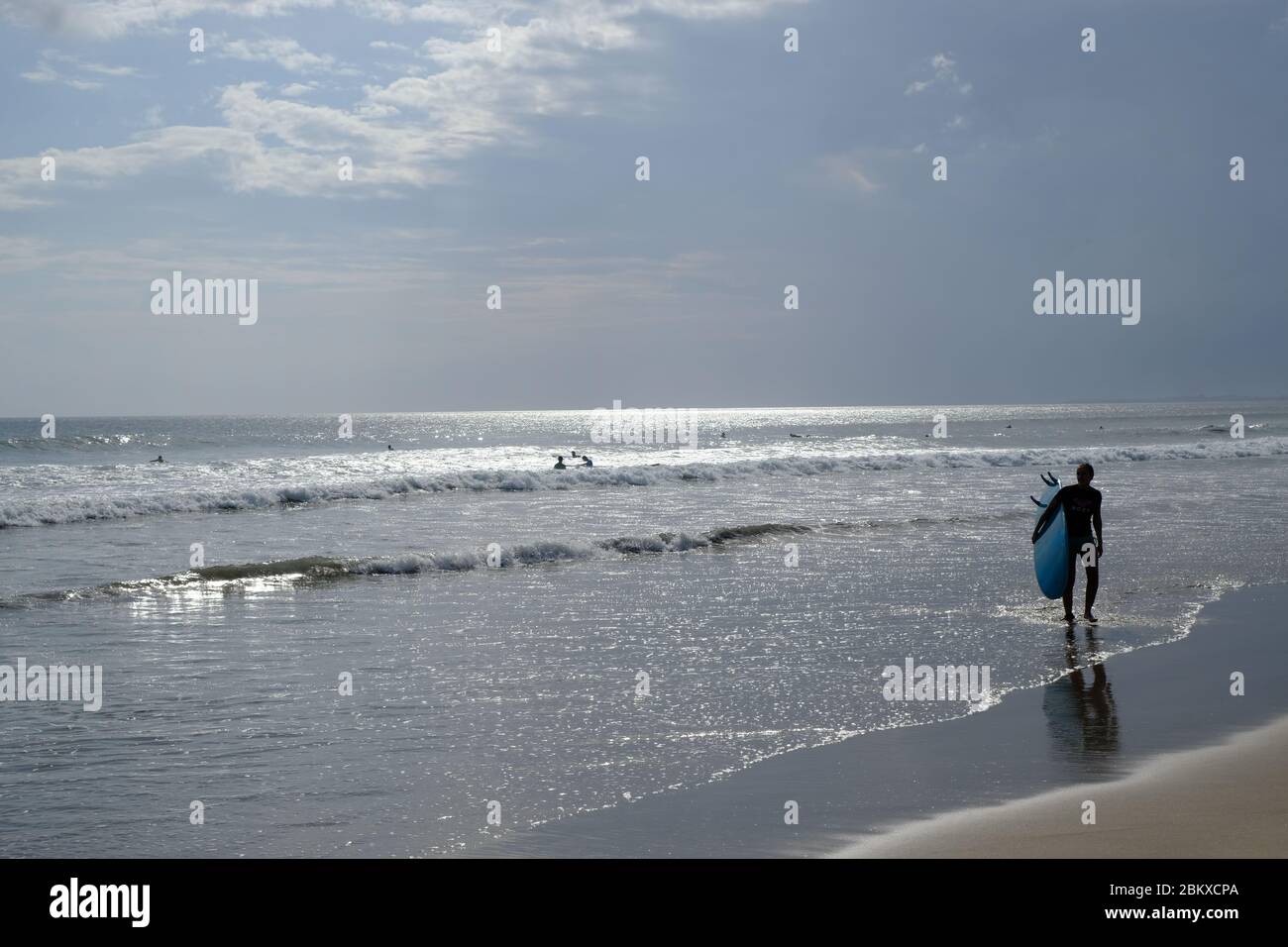 Bali Denpasar Indonesien - Kuta Beach Surfing Stockfoto