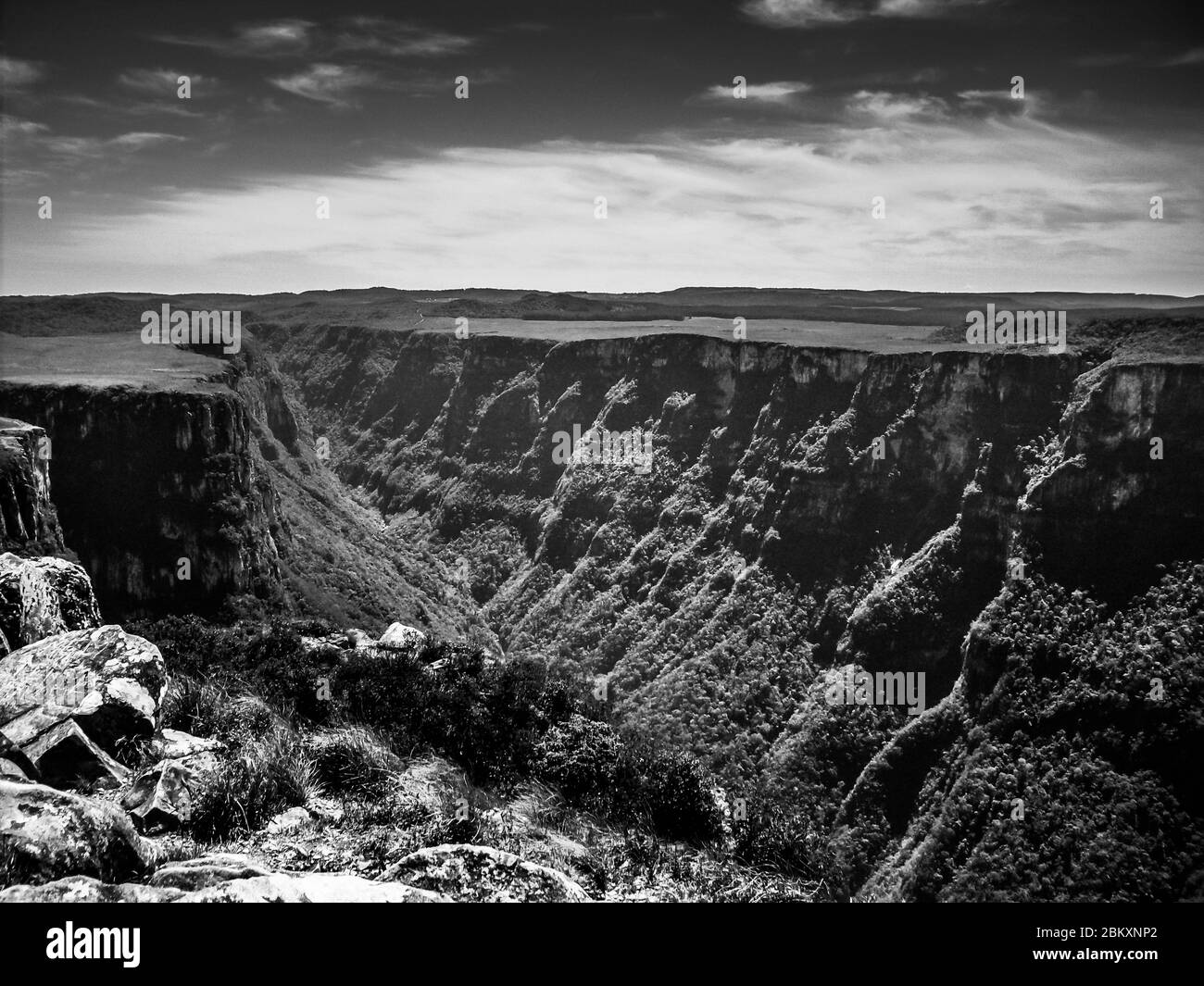 Wunderschöne Landschaft des Fortaleza Canyon und grünen Regenwald, Cambara do Sul, Rio Grande do Sul, Brasilien Stockfoto