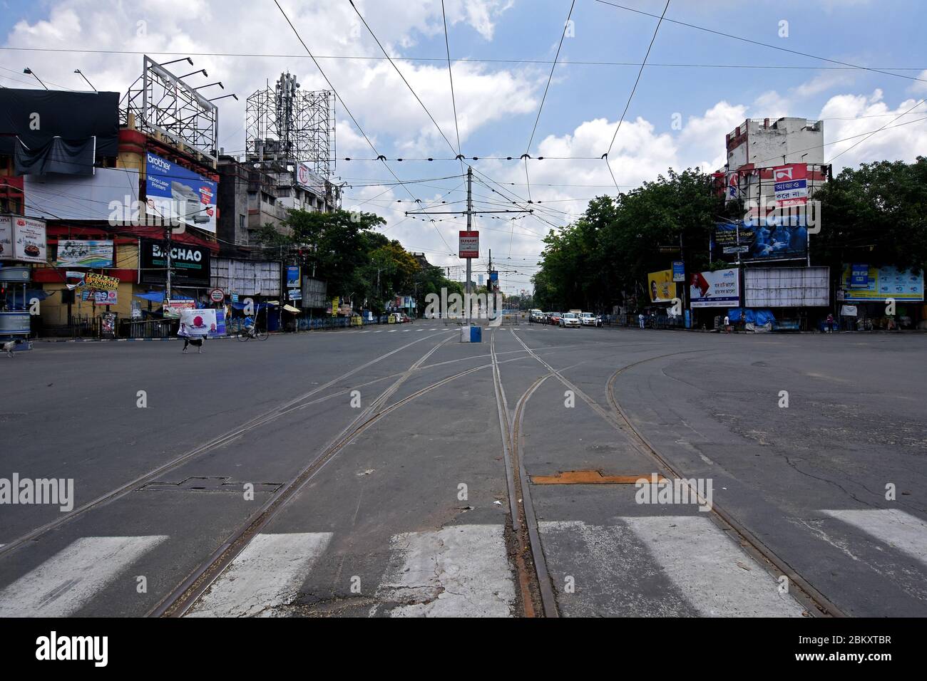 Kalkutta, Indien. April 2020. Eine leere Straße bei der Schleuse Situation von Kolkata. (Foto von Suraranjan Nandi/Pacific Press) Quelle: Pacific Press Agency/Alamy Live News Stockfoto