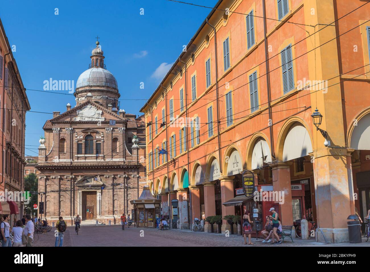 Straße in der Altstadt, Modena, Emilia-Romagna, Italien Stockfoto