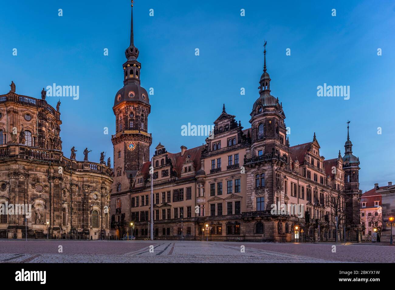 Dresden bei Nacht, Dreifaltigkeitskirche, Dresdner Schloss bei Nacht, Hofkirche, Schloss Stockfoto