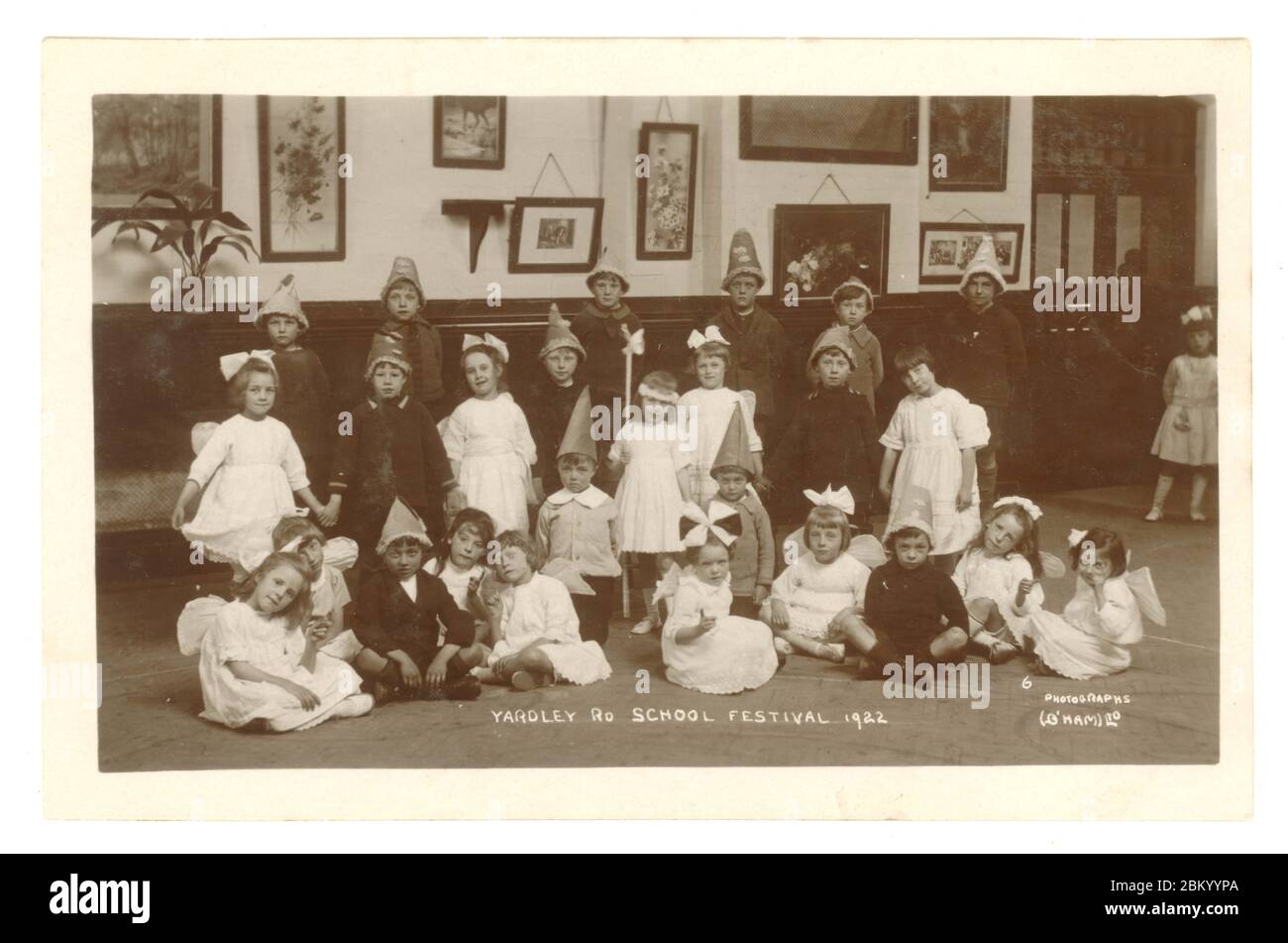 Postkarte des Yardley Road School Festivals aus dem frühen 1900, datiert 1922, Säuglinge, Fotografien aus Birmingham, Großbritannien Stockfoto