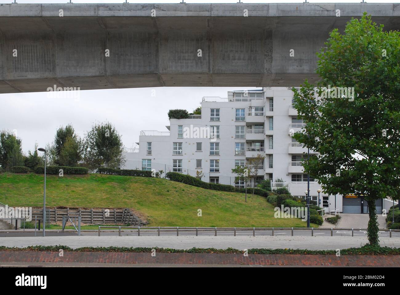 Docklands Light Railway Geometrie Form Curve Platforms Pontoon Dock DLR Station, Royal Docks, London Silvertown Stockfoto