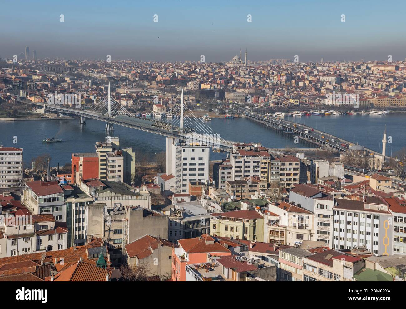 Istanbul, Türkei - der Bosporus ist eine natürliche Trennung zwischen
