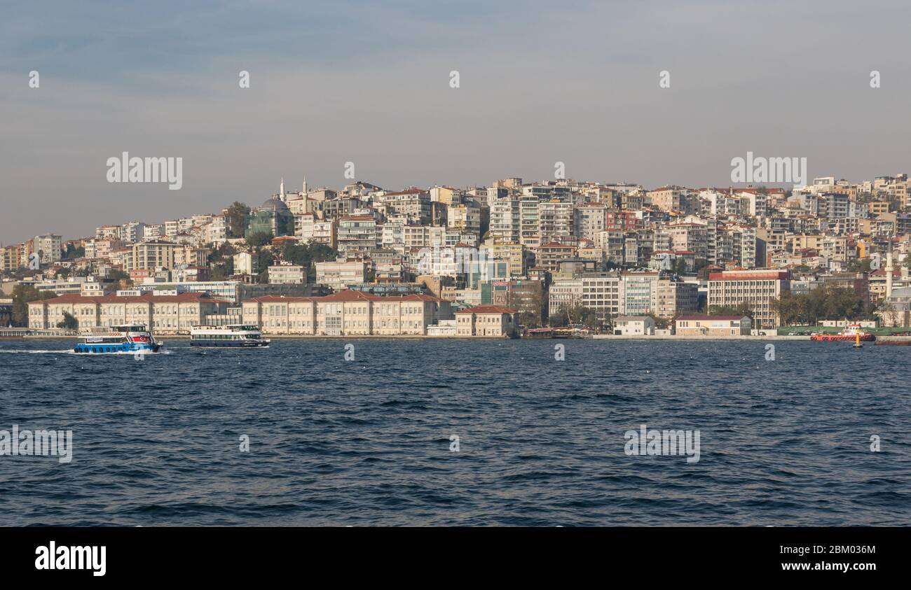 Istanbul, Türkei - der Bosporus ist eine natürliche Trennung zwischen