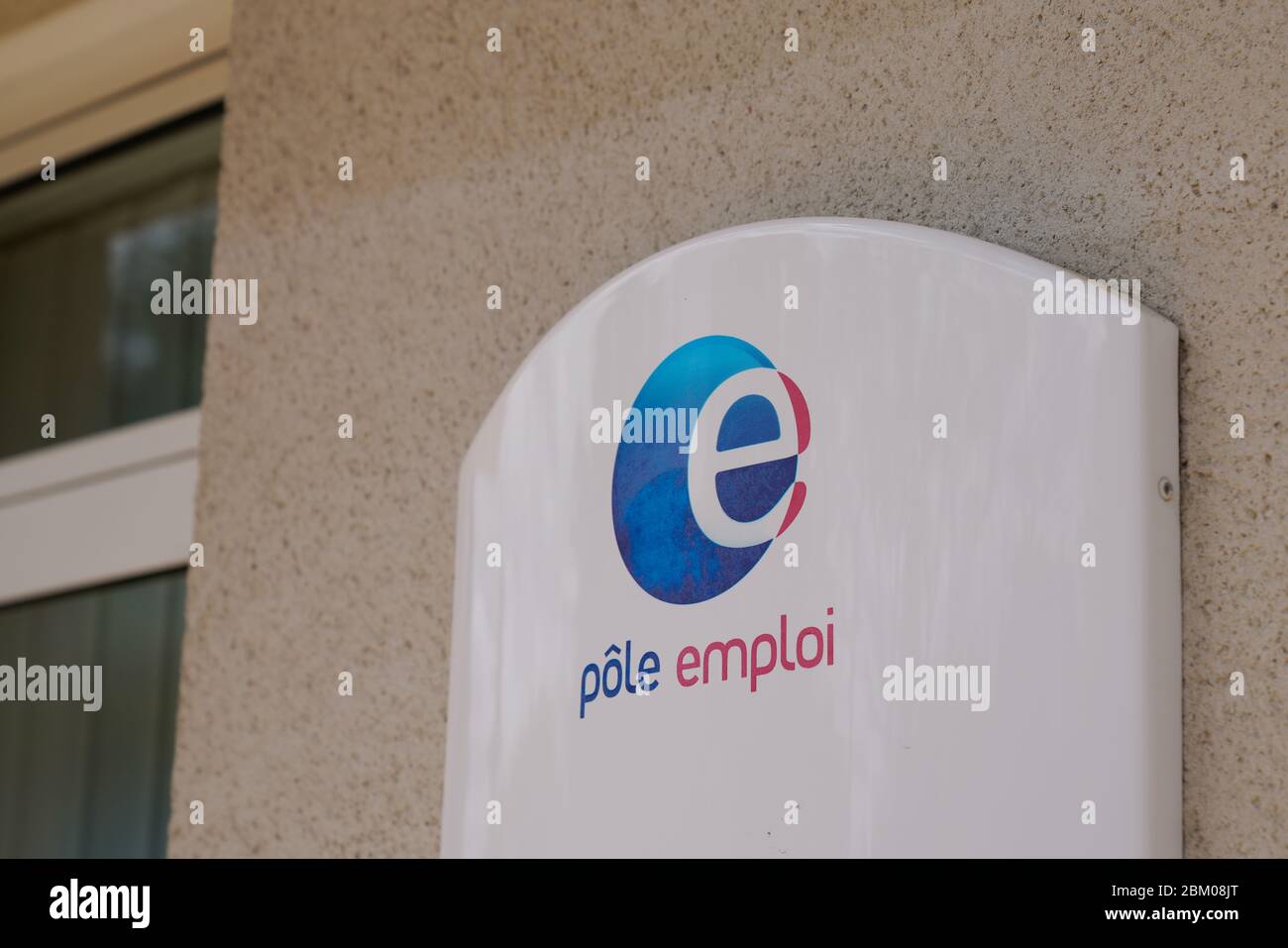 Bordeaux , Aquitaine / Frankreich - 05 05 2020 : Pole emploi Agentur Zeichen Logo Gebäude Regierungsbüro registriert arbeitslose franzosen Stockfoto