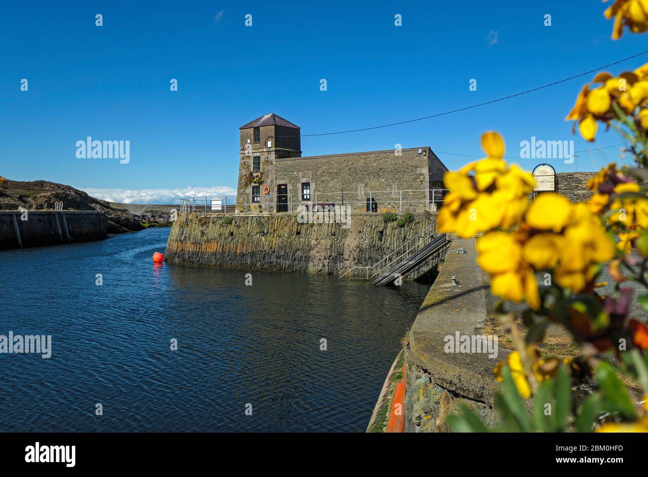 Amlwch-Port. Während der C-10-Sperre. Stockfoto