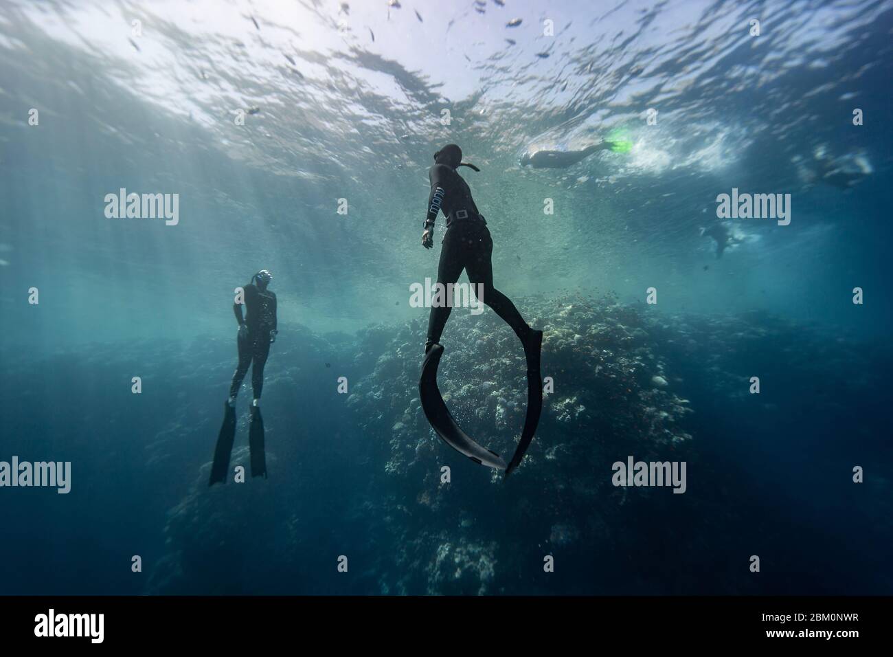 Mädchen Freitauchen in Blue Hole Dahab - Ägypten Stockfoto