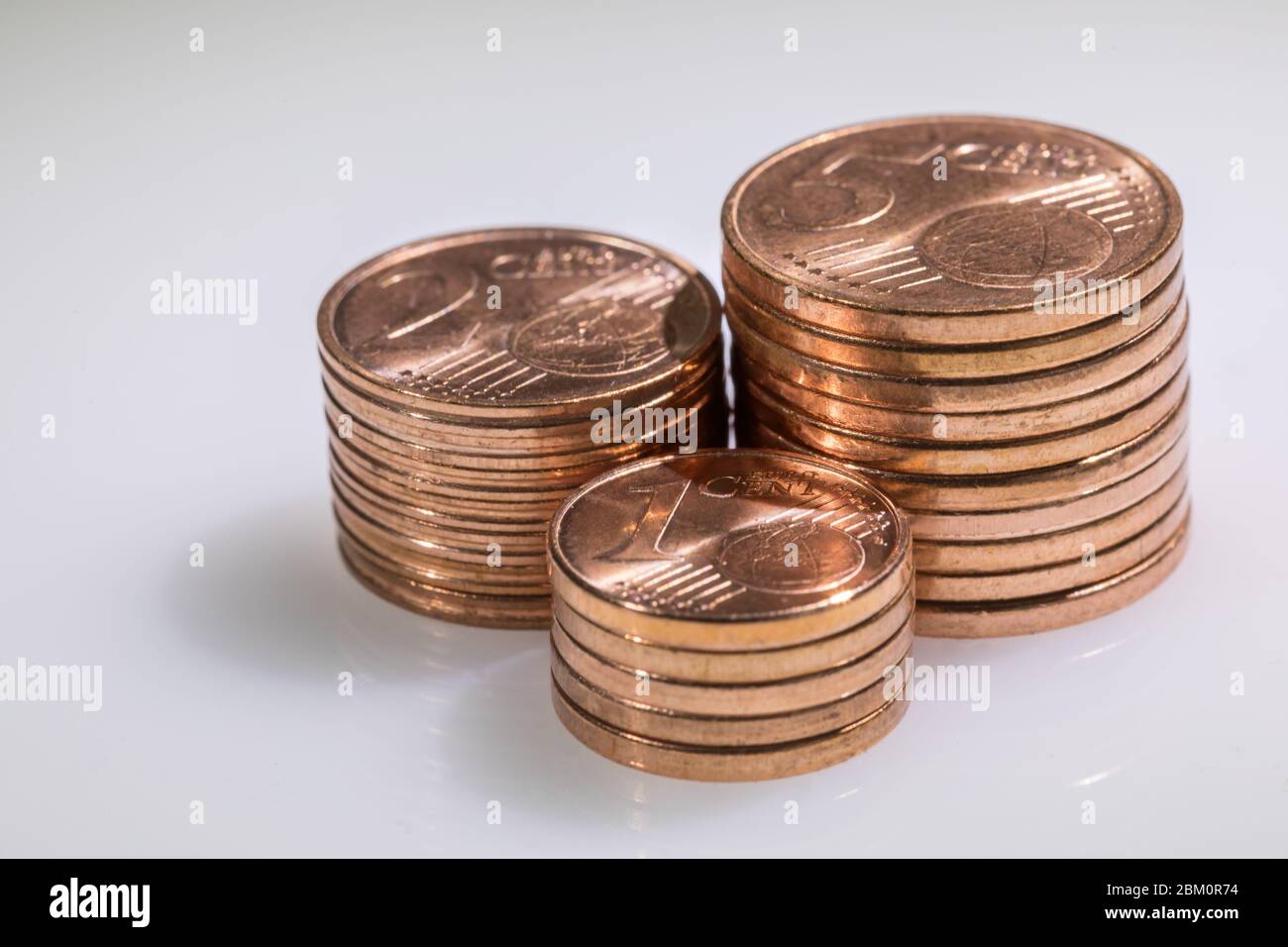 Dreiteilige Stapel mit Euro-Cent-Münzen Stockfoto