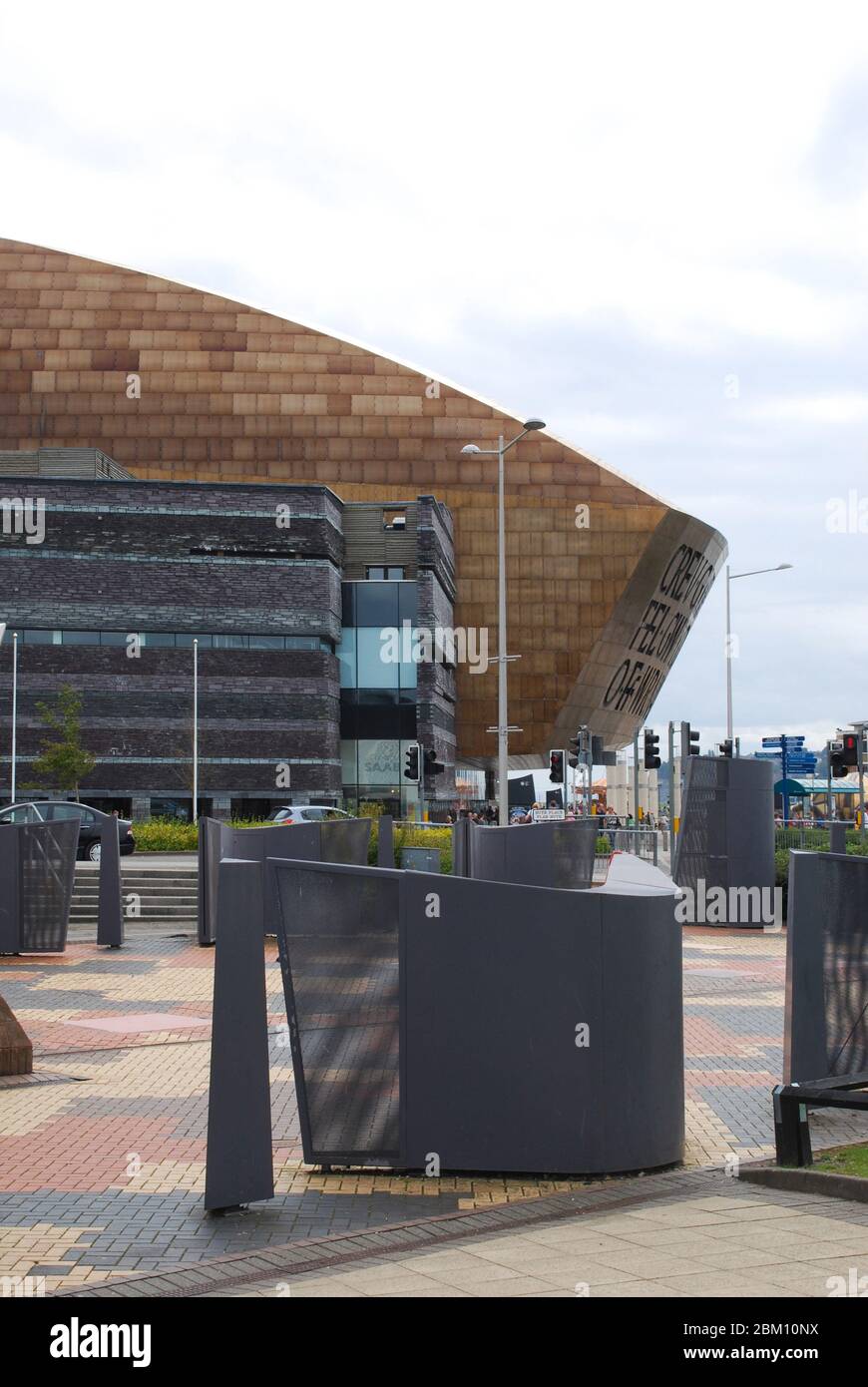 Reentwicklung Arts Centre Slate Copper Wales Millennium Centre, Bute Place, Cardiff CF10 5AL von Percy Thomas Partnership Jonathan Adams Stockfoto