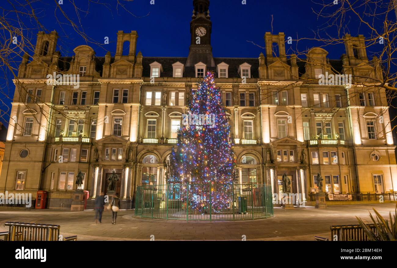 Das Alte Postamt und der Stadtplatz, Leeds, West Yorkshire zu Weihnachten Stockfoto