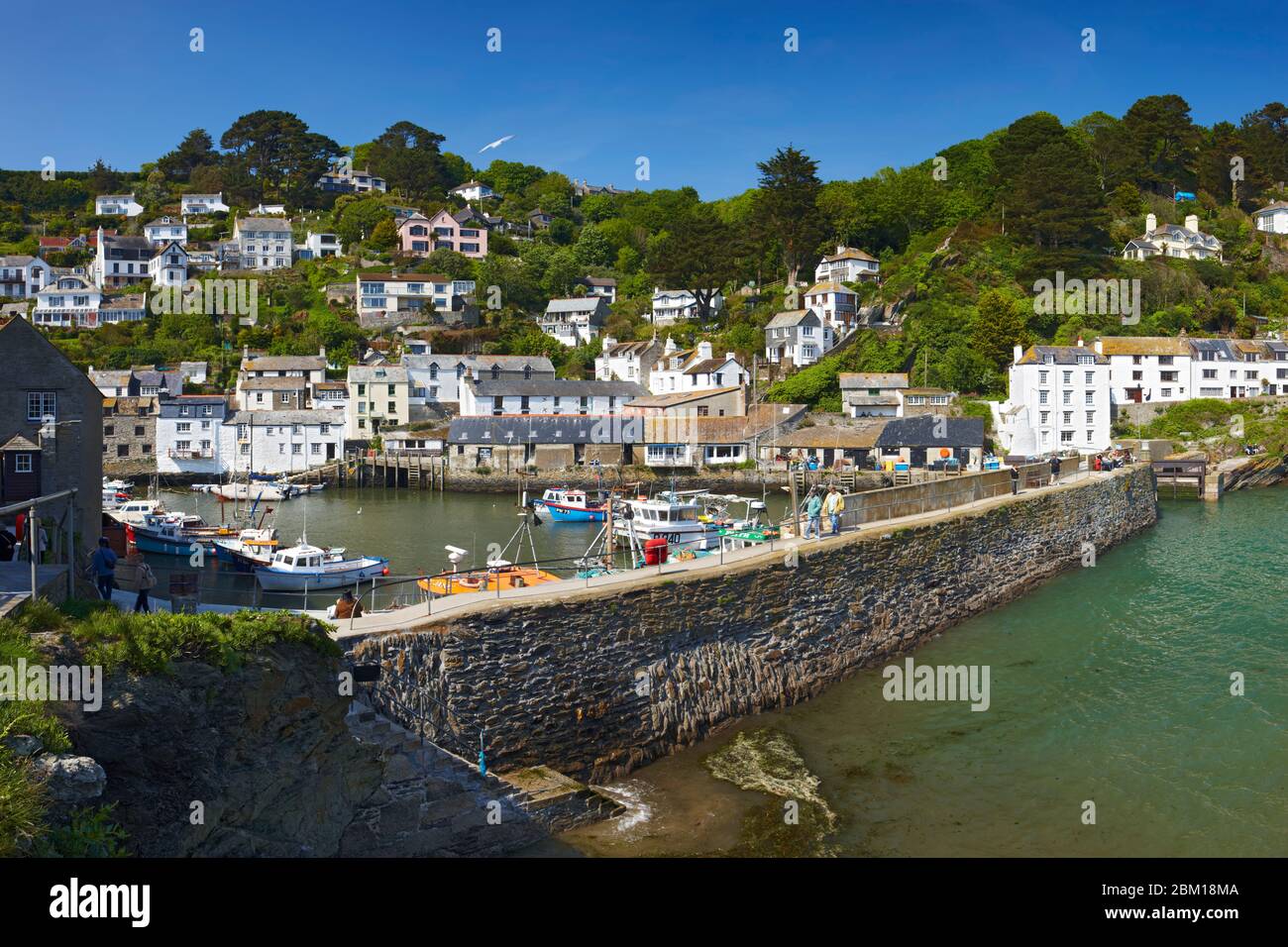 Malerischer Fischerhafen von Polperro Stockfoto