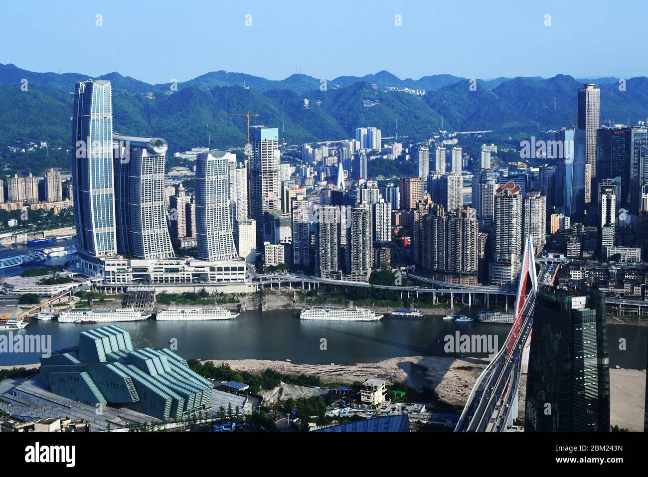 (200506) -- CHONGQING, 6. Mai 2020 (Xinhua) -- das Foto vom 6. Mai 2020 zeigt eine Ansicht der südwestlichen chinesischen Gemeinde Chongqing. (Xinhua/Wang Quanchao) Stockfoto