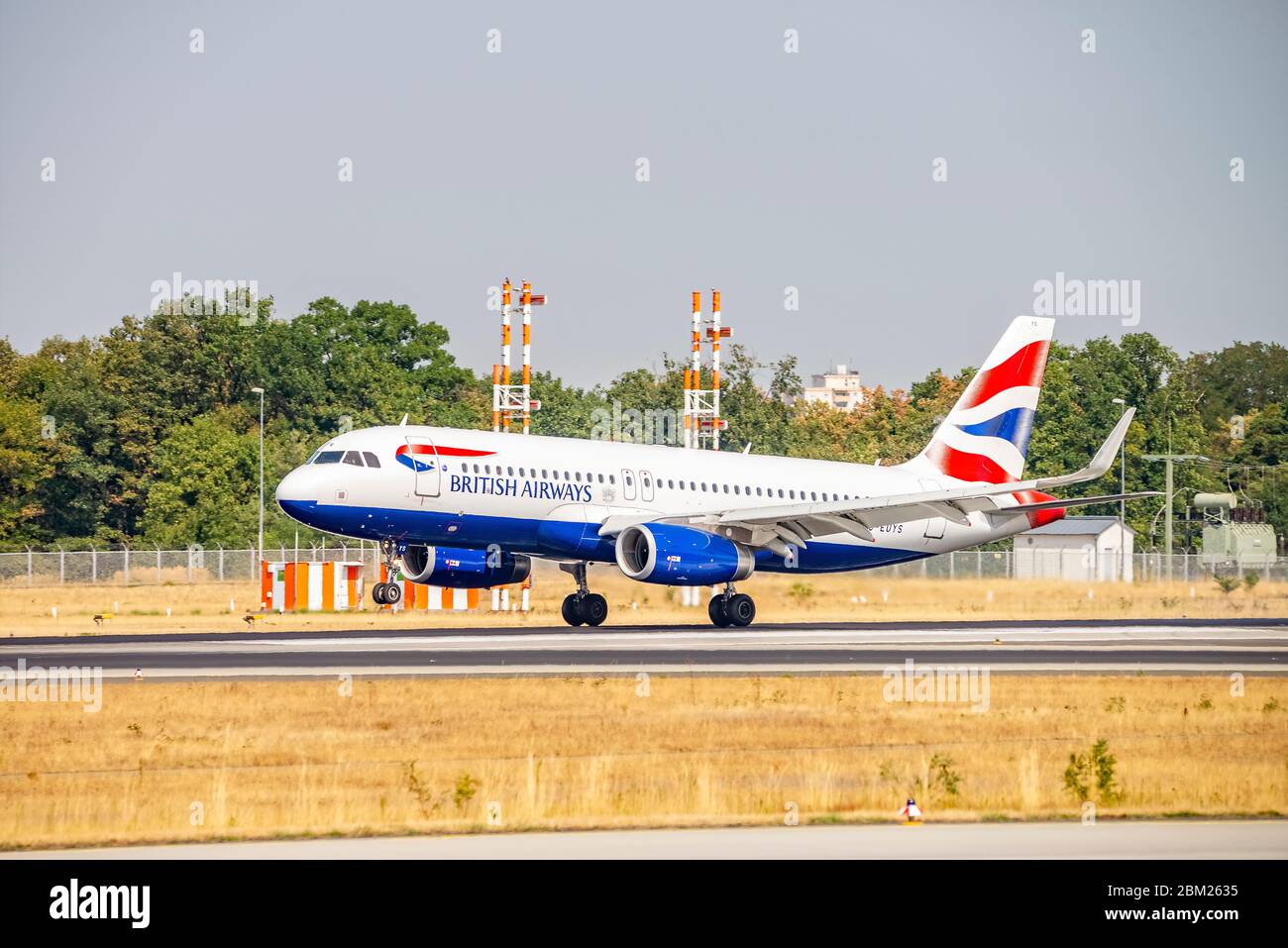 Frankfurt, Hessen/Deutschland - 29. August 2019 British Airways Flugzeuge (Airbus A320, G-EUYS) auf der Nordwestbahn des Frankfurter Flughafens Stockfoto