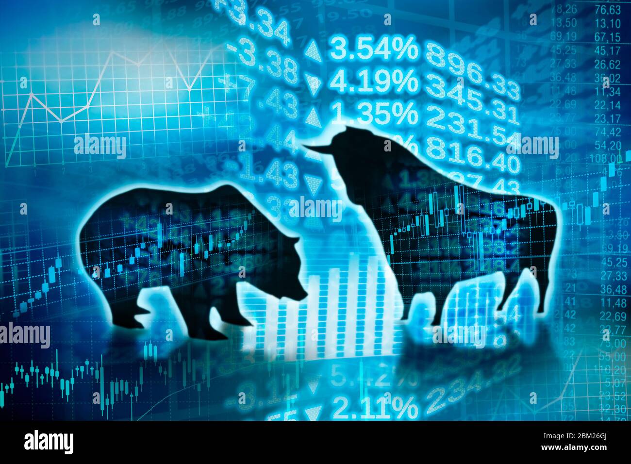 Silhouette von Bullen und Bären und Symbole des digitalen Handels auf den Märkten Stockfoto
