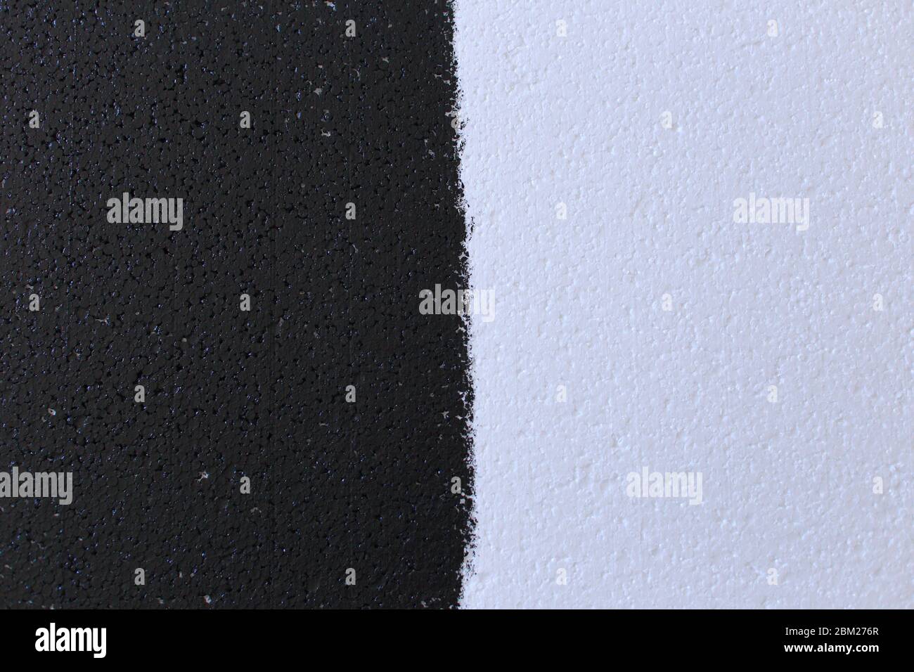 Bild von schwarzem und weißem Schaum. Schaumstruktur Stockfoto