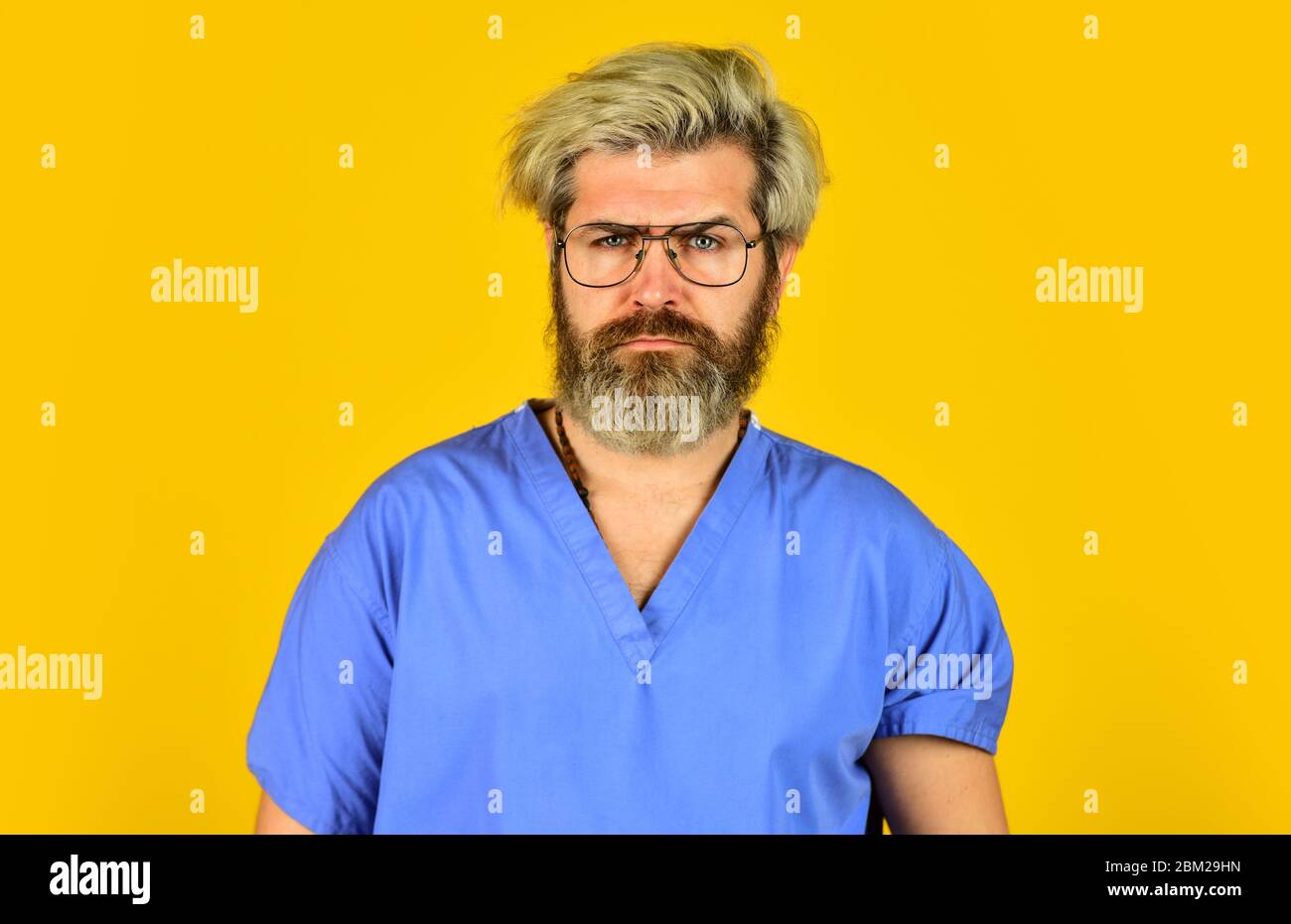 Qualifizierte und erfolgreiche Arzt in medizinischer Uniform. Arbeit im Krankenhaus. Beste Qualität für Sie. Medizin ist meine Leidenschaft. Healthcare Professionals. Healthcare and Medical Konzept. Stockfoto