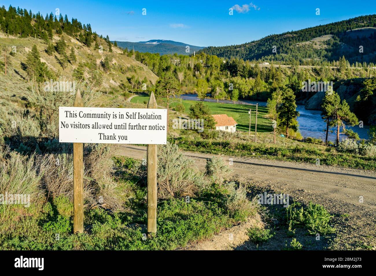Hinweisschild zur Selbstisolierung, unteres Nicola Valley, British Columbia, Kanada Stockfoto