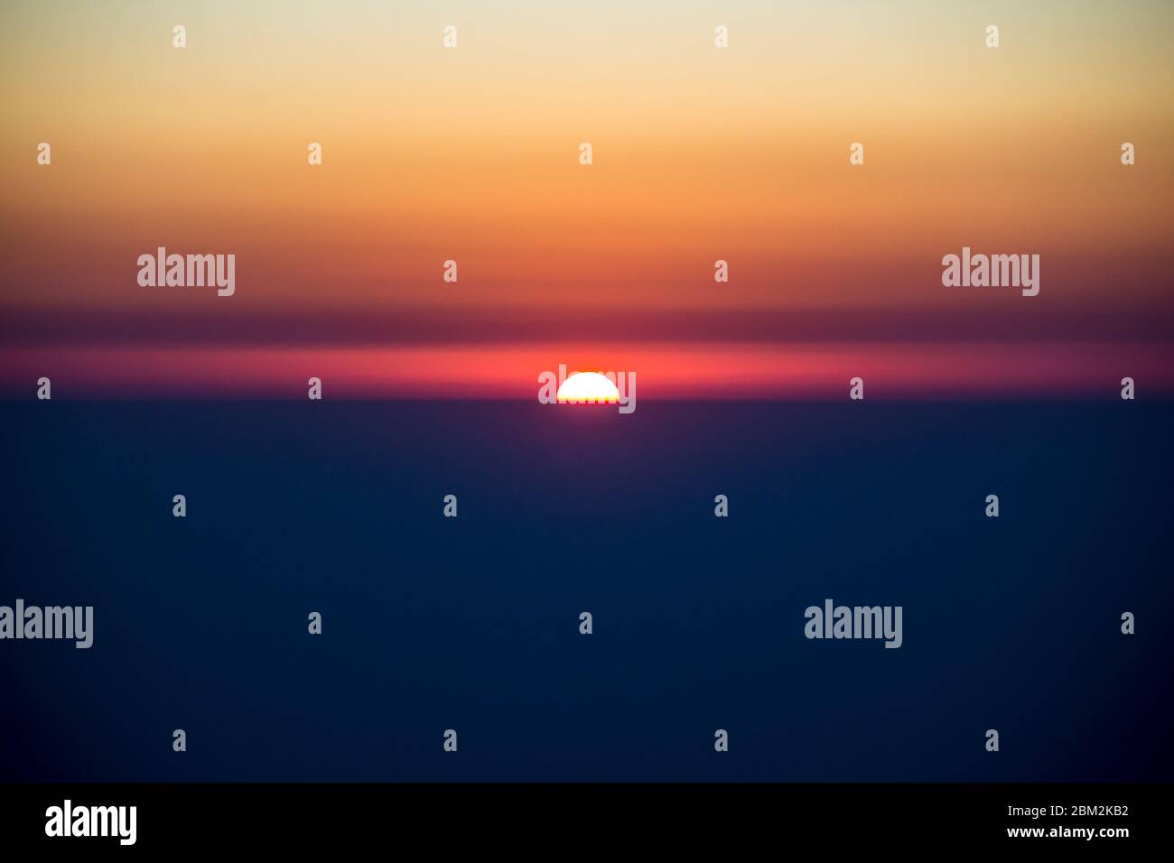 Farbenprächtiger Sonnenuntergang in den kalten Bergen von Kasauli, Himachal Pradesh, Indien. Stockfoto