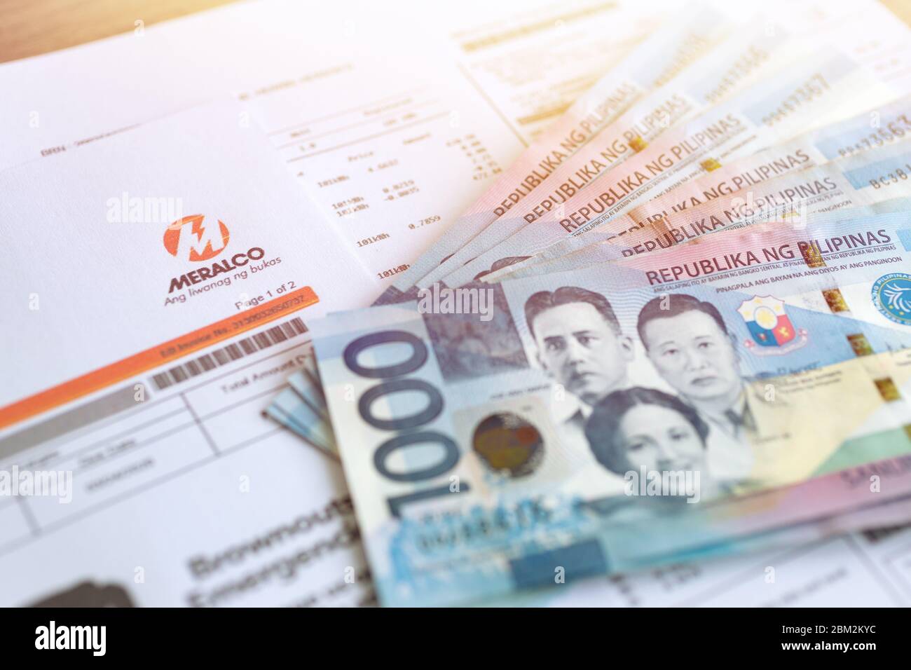 Manila, Philippinen - 6. Mai 2020: Geldschein von tausend ...