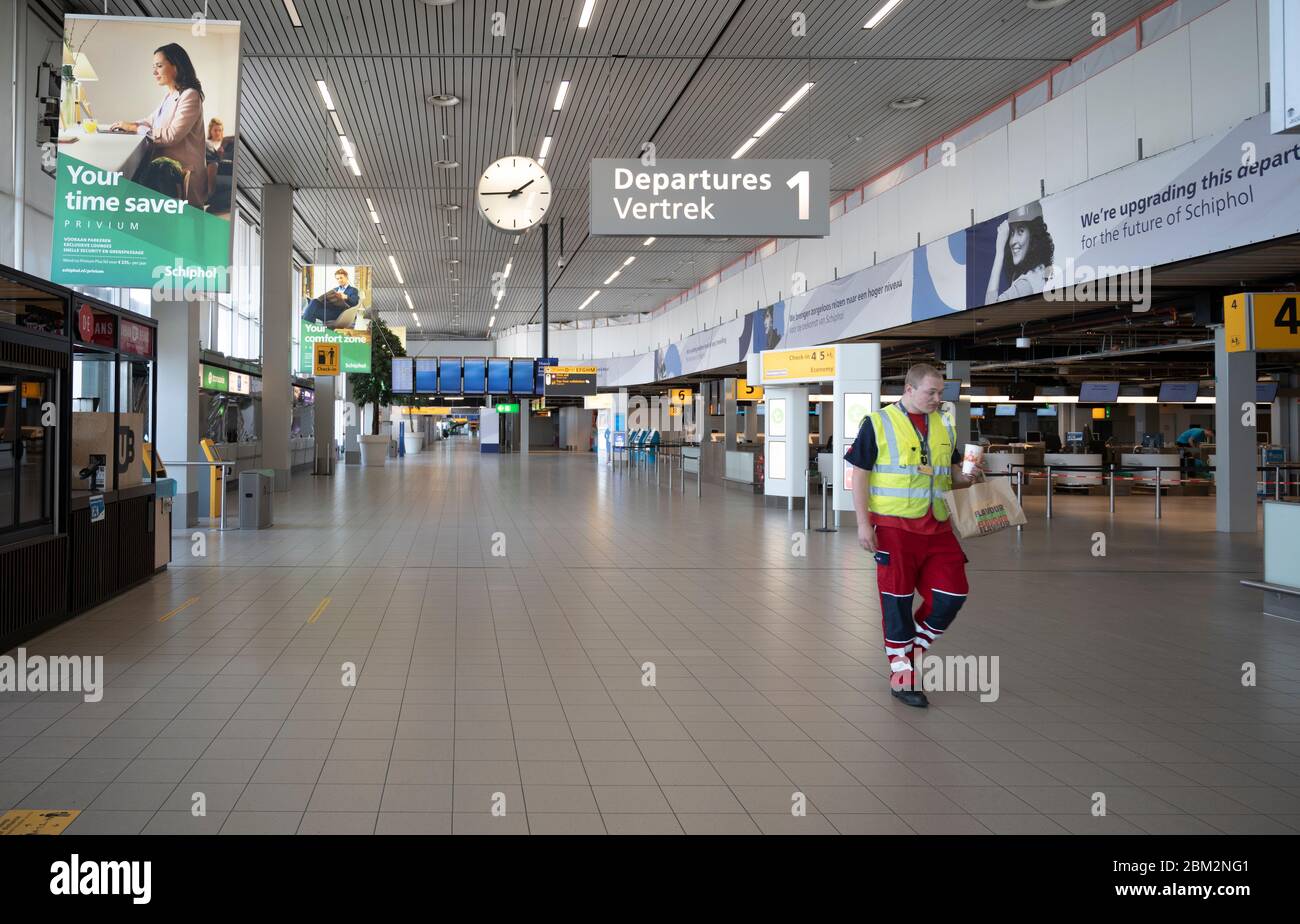 Schipholflughafen mitten in einem Wochentag im Mai 2020 Stockfoto