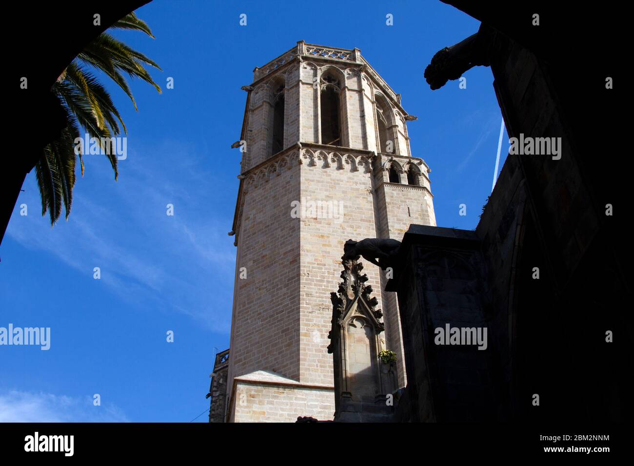 Glockenturm im gotischen Viertel (die Kathedrale des Heiligen Kreuzes und der Heiligen Eulalia) Stockfoto