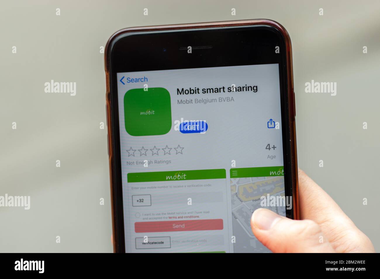 New York, USA - 1. Mai 2020: Mobit Smart-Sharing-App-Logo Nahaufnahme auf dem Bildschirm des Telefons, illustrative Editorial Stockfoto
