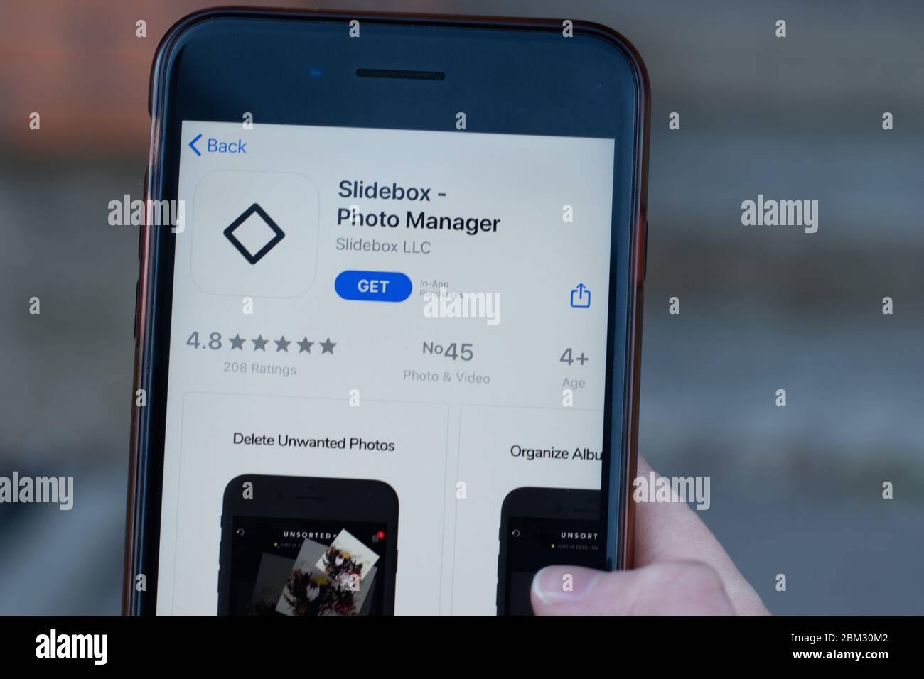 New York, USA - 1. Mai 2020: SlideBox Photo Manager App-Logo Nahaufnahme auf dem Telefonbildschirm, illustrative Editorial Stockfoto