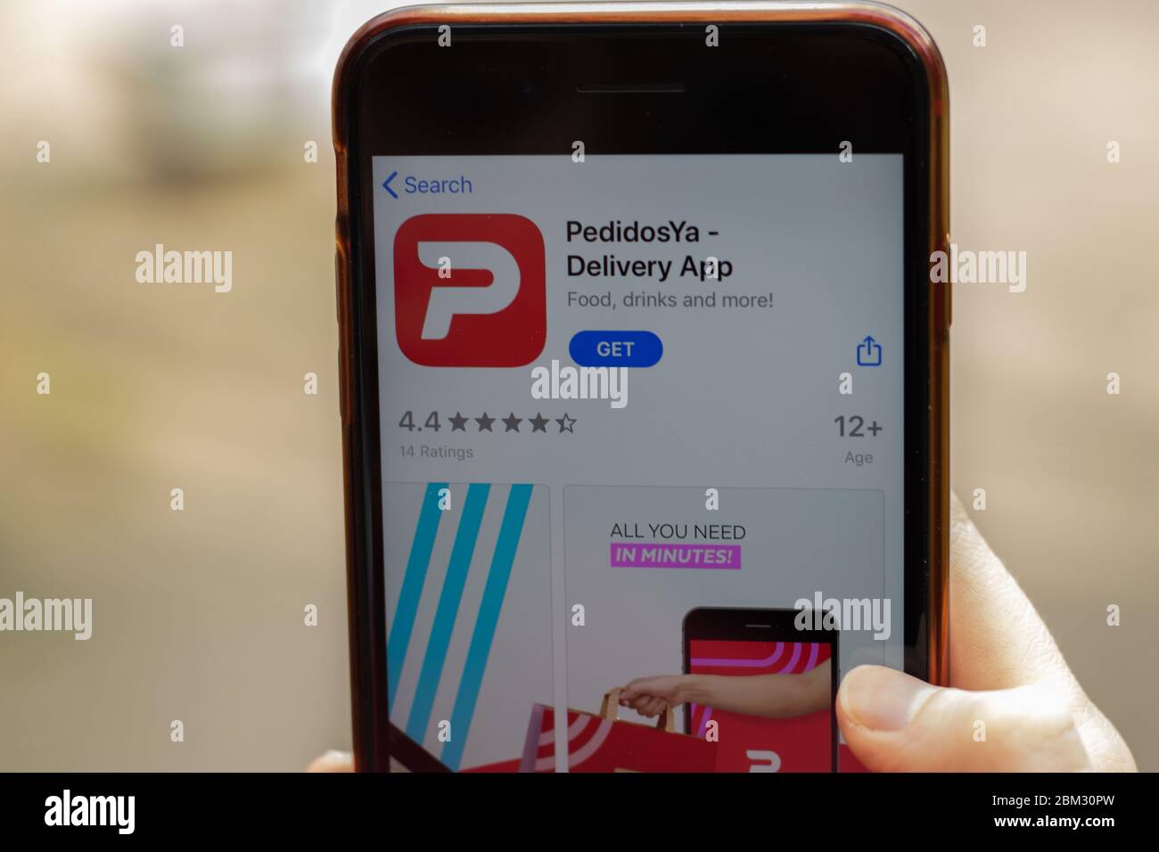 New York, USA - 1. Mai 2020: PedidosYa Delivery App-Logo Nahaufnahme auf dem Telefonbildschirm, illustrative Editorial Stockfoto