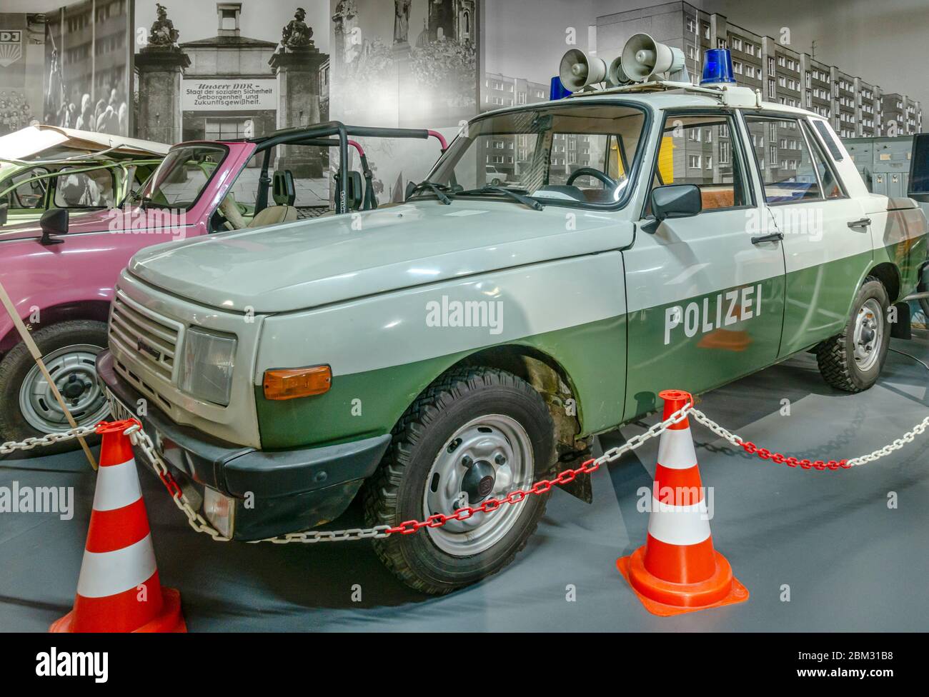 DDR-Polizeiauto im DDR-Museum Dresden, Sachsen, Deutschland Stockfoto