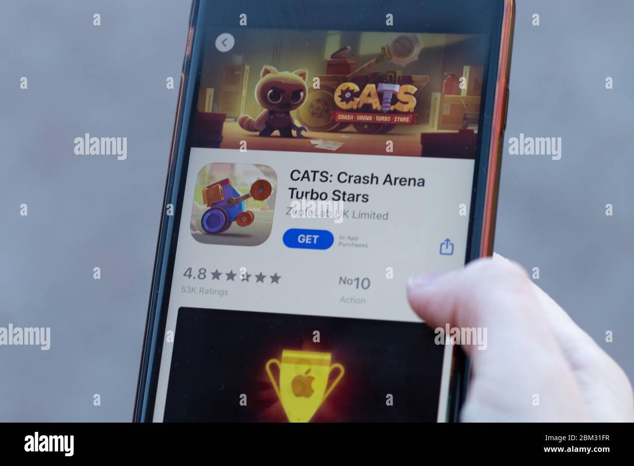 New York, USA - 1. Mai 2020: CATS Crash Arena Turbo Stars App-Logo Nahaufnahme auf dem Handy-Bildschirm, illustrative Editorial Stockfoto