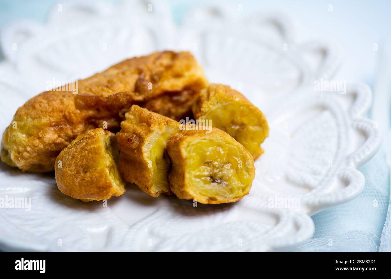 Hausgemachte süße gebratene Banane Dessert auf einem Teller Stockfoto