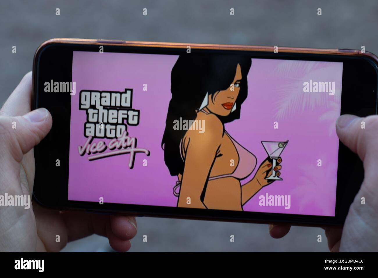 New York, USA - 1. Mai 2020: GTA Vice City Mobile Game App Logo Nahaufnahme auf dem Handy-Bildschirm, illustrative Editorial Stockfoto