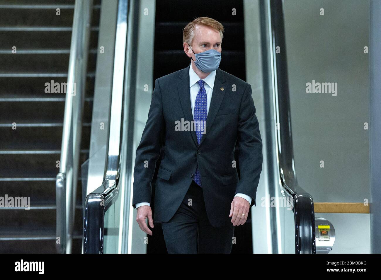 Der US-Senator James Lankford (Republikaner von Oklahoma) geht am Mittwoch, den 6. Mai 2020, durch die Subway des Senats im Kapitol der Vereinigten Staaten in Washington, DC, USA. Quelle: Stefani Reynolds/CNP/MediaPunch Stockfoto