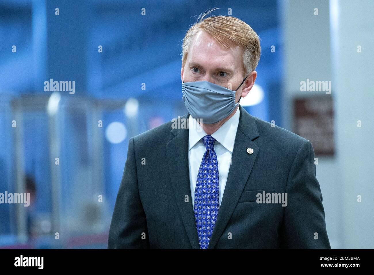Der US-Senator James Lankford (Republikaner von Oklahoma) geht am Mittwoch, den 6. Mai 2020, durch die Subway des Senats im Kapitol der Vereinigten Staaten in Washington, DC, USA. Quelle: Stefani Reynolds/CNP/MediaPunch Stockfoto